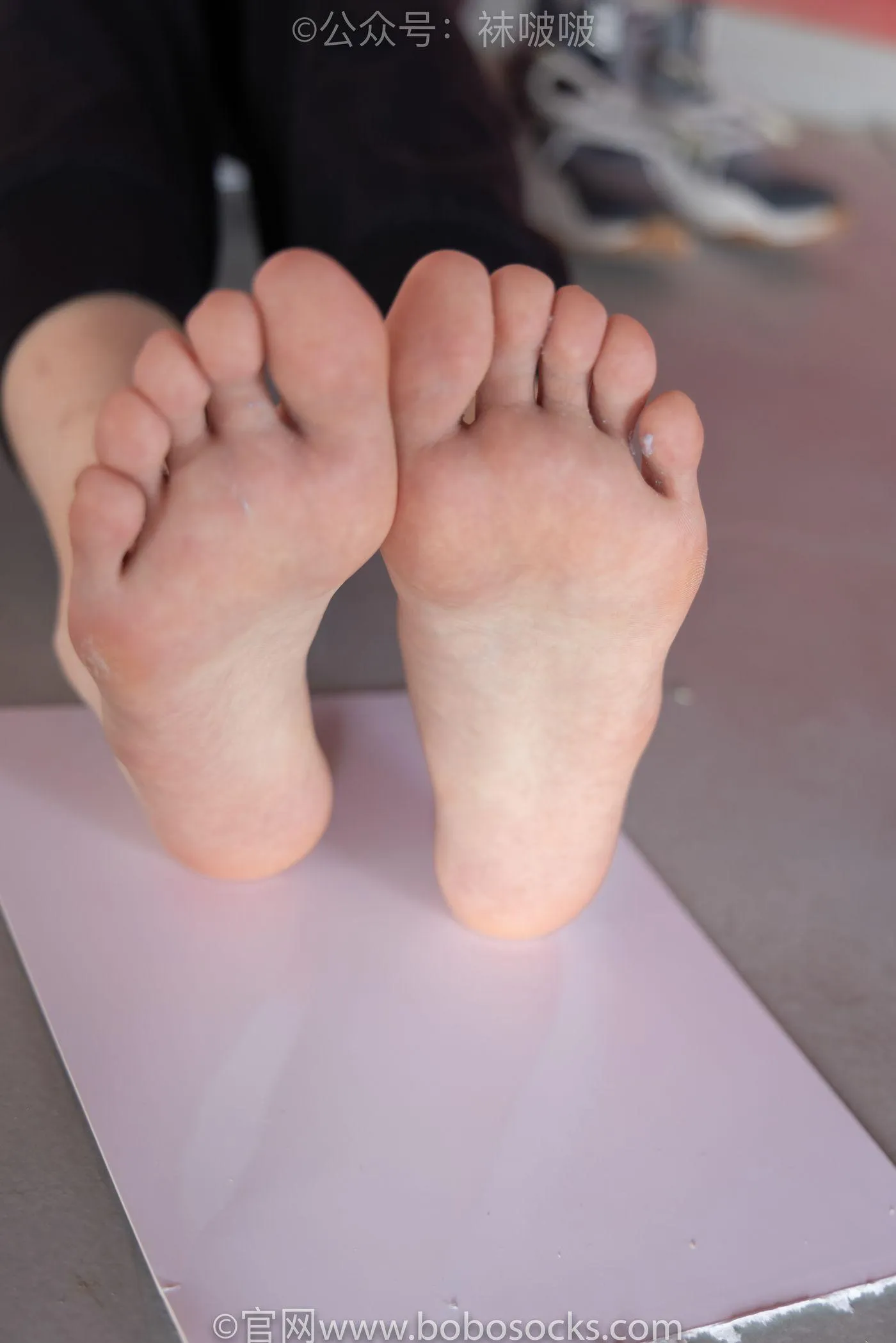 [BoBoSocks袜啵啵]NO.018 木木-运动鞋、白棉袜、裸足 [136P]插图6